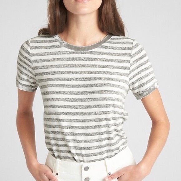 ⭐️ 3 for $25 Gap Stripe Tee - Picture 1 of 6